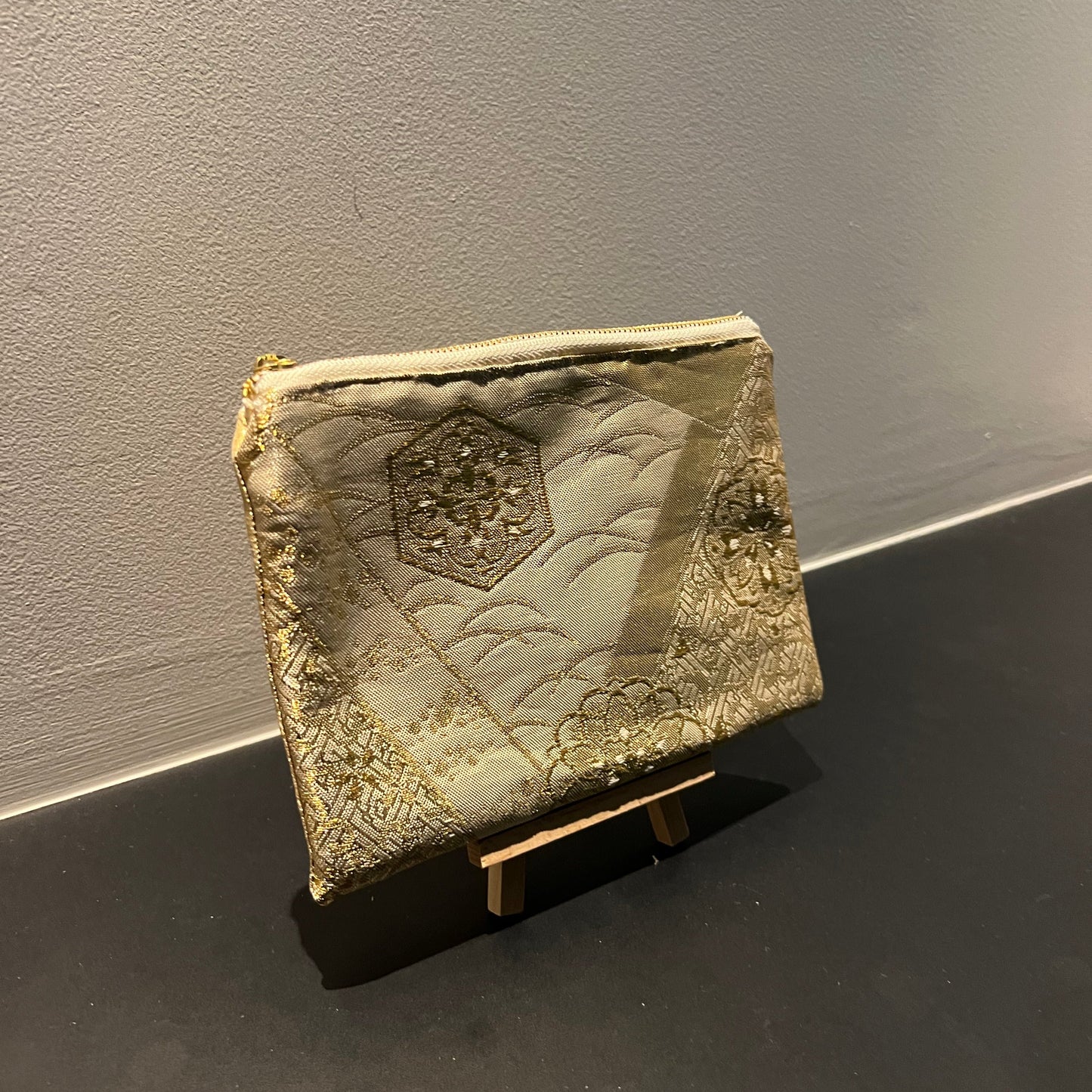 Elegant Gold Pouch with Beautiful Traditional Patterns(002-P)