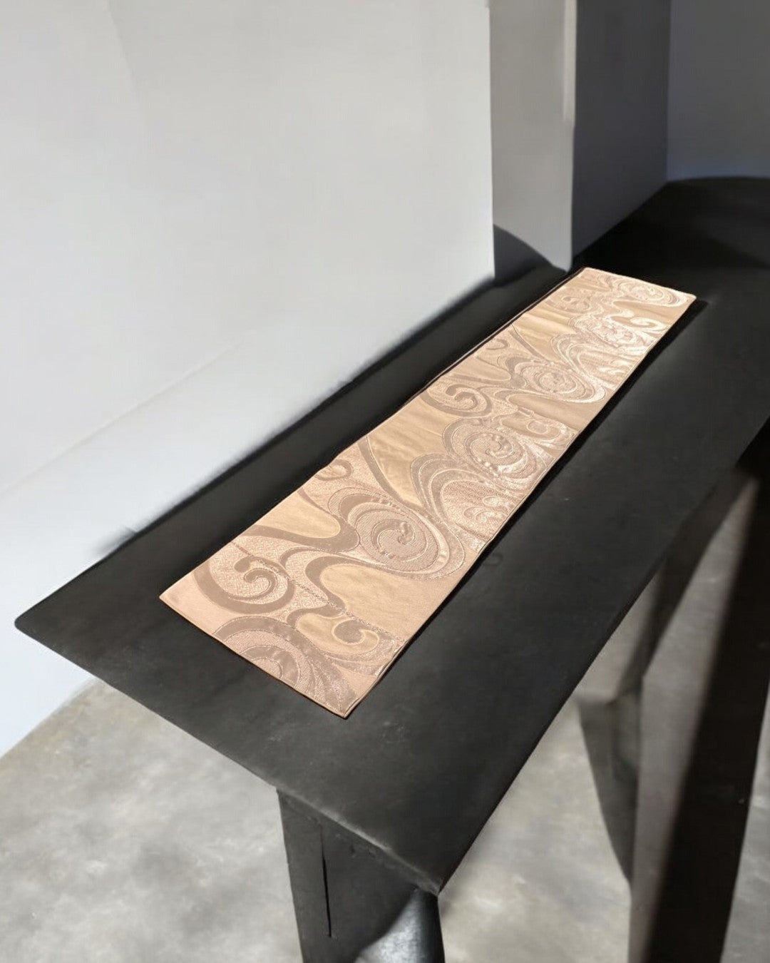 Elegant Silver Table Runner with Flowing Wave Pattern(006-TR)