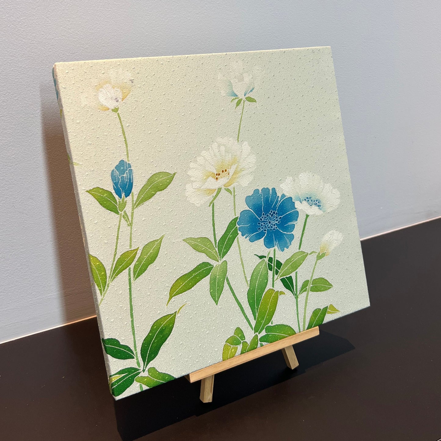 Nishijin-ori fabric board with blue and white flowers painted on a white background（012-FB）